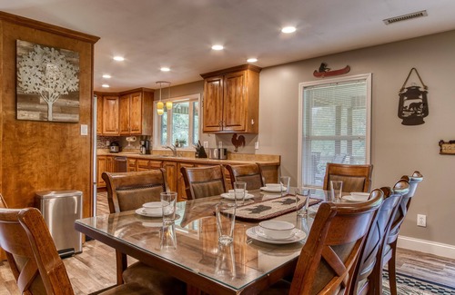 Sevierville House | Rustic River Lodge by HoneyBearCabins