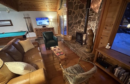Blue River House | Rustic Riverfront Home 4 miles from Breckenridge