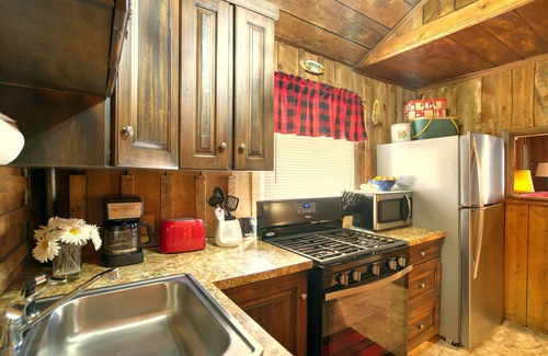 Lyons Cabin | Rustic Riverside Cabin with Patio — Family Escape