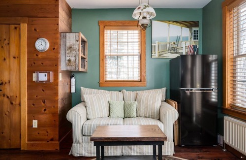 West Lebanon Cottage | Rustic Rose Cottage of Historic West Lebanon