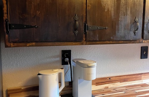 Cedarville House | Rustic Rural Getaway, Family & Pet Friendly