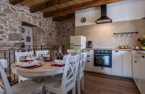 Klimno Villa | Rustic Villa Katarina Klimno with a pool