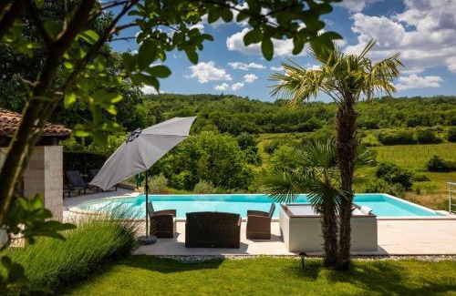 Rakotule Villa | Rustic villa Zvonar with pool in Motovun