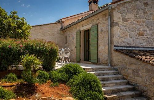 Rakotule Villa | Rustic villa Zvonar with pool in Motovun