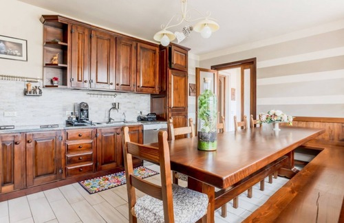 Vorno Apartment | Rustic Villetta with Garden, Pool and Parking