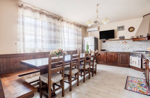 Vorno Apartment | Rustic Villetta with Garden, Pool and Parking