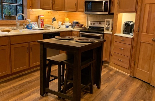 Ridgeway House | Rustic Waterfront Cabin Lake Wateree