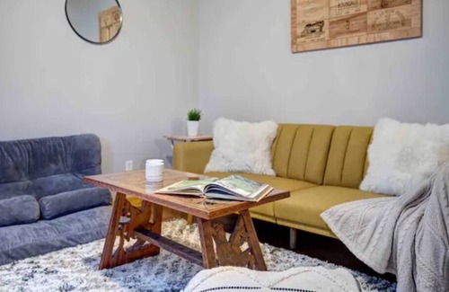 Selwyn House | Rustic Waterfront Country Home near Lake Chemong