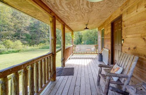 Palestine House | Rustic, Woodsy Cabin in Palestine with Pool Table!