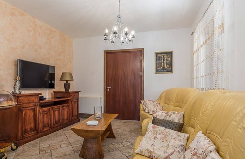 Sveta Nedelja Cabin | Rustically furnished villa with swimming pool and spacious yard near Labin