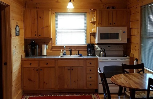 Hillsville Cabin | RUSTLING WATERS await at Bear Creek Cabin off Parkway or I-77 near Fancy Gap