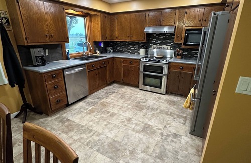 Grand Island Cabin | Rusty Flatts-Countryside Retreat Just Outside Grand Island – Sleeps up to 8
