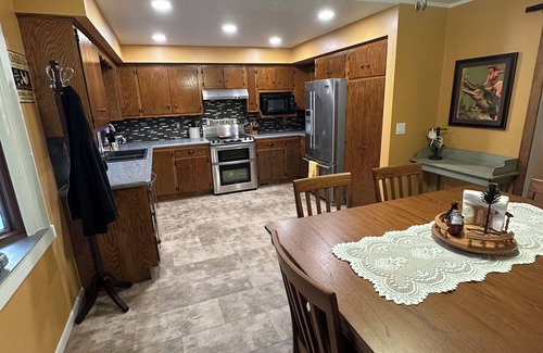 Grand Island Cabin | Rusty Flatts-Countryside Retreat Just Outside Grand Island – Sleeps up to 8