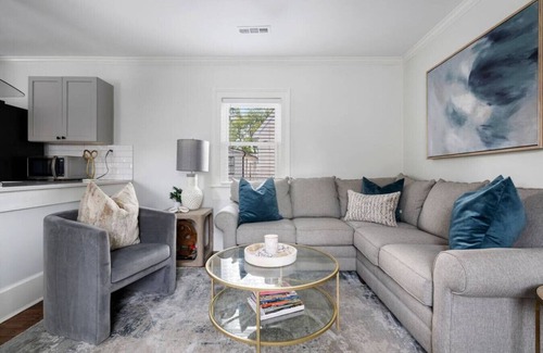 Cannonborough Elliotborough Apartment | Rutledge Ave - Renovated 2 Bed Home - Downtown!