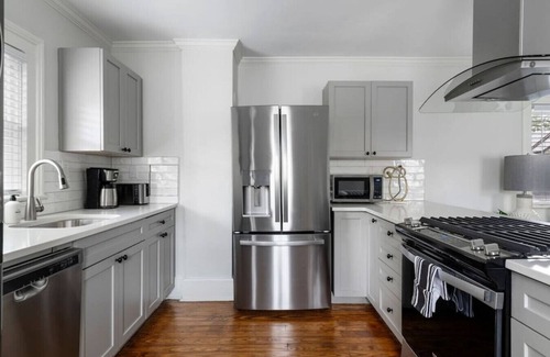 Cannonborough Elliotborough Apartment | Rutledge Ave - Renovated 2 Bed Home - Downtown!