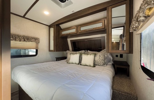 Kenora Resort | RV 2 Enjoy Lake Sunsets w/38' Bunkhouse at the Beach