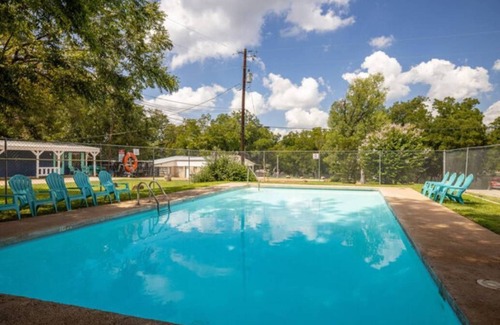 Buchanan Dam RV Rental | RV Site - Pull Through 32