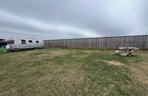 Round Top RV Rental | RV Spot #4 @ The Halles