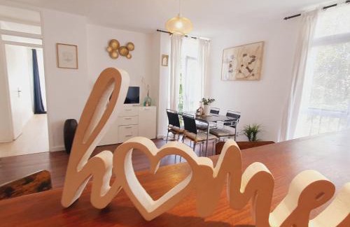 Ris Orangis Apartment | Séjour cosy près de Paris T3 cuisine ouverte et bar