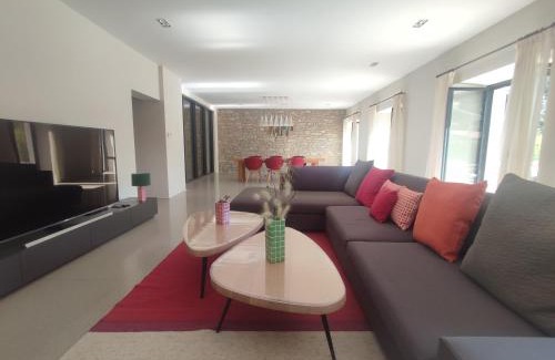 Conques-sur-Orbiel Villa | Séjour d'exception au Moulin de la Vernède avec piscine, ruisseau, climatisation et parking