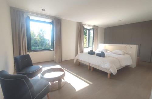 Conques-sur-Orbiel Villa | Séjour d'exception au Moulin de la Vernède avec piscine, ruisseau, climatisation et parking