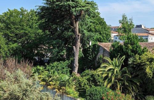 Gondeville Apartment | Séjour de luxe au cœur de Mainxe, avec truffe et cours de cuisine, idéal pour 4 couples - FR-1-653-235