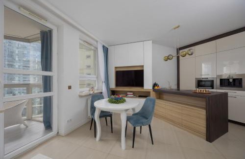 Muranow Apartment | Słominskiego by Solarento