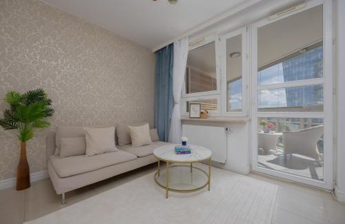 Muranow Apartment | Słominskiego by Solarento