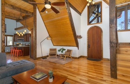 Fletcher House | S AVL, hot tub, 3x Kings, close to Biltmore