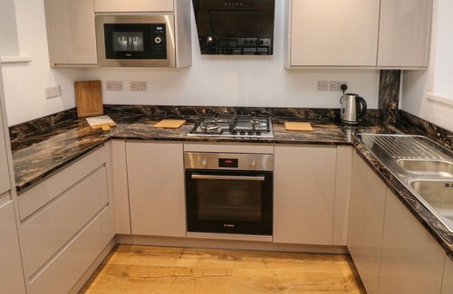 Burry Port Cottage | S?N Y MÔR, pet friendly, country holiday cottage in Burry Port