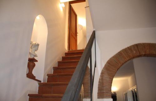 San Lorenzo Apartment | S.Zanobi courtyard house w/terrace