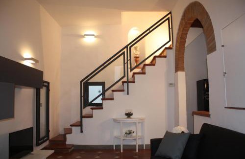 San Lorenzo Apartment | S.Zanobi courtyard house w/terrace