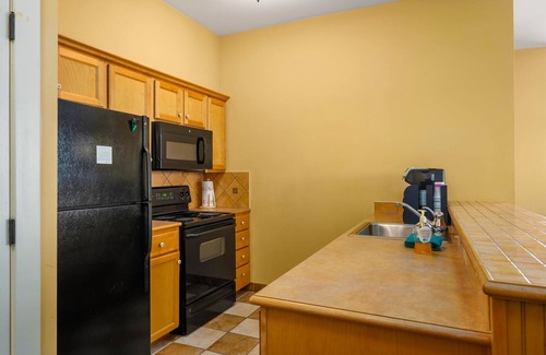 Snowshoe Condo | S100-102 | Heated Garage Parking| Sleeps 12