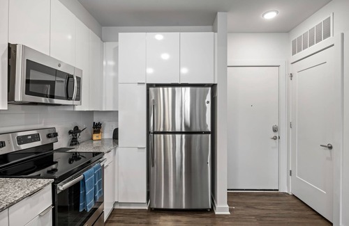 Midtown Apartment | (S1BL) Enjoy a Full Kitchen in an Affordable 1-BR near Piedmont Park