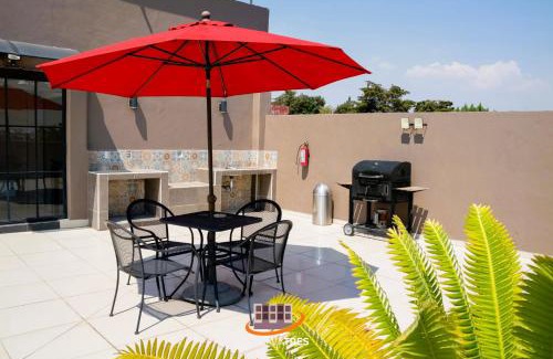 Ciudad Lopez Mateos Apartment | S99 SUITE DOBLE Premium Suite TEC CEM con Cocineta WiFi Balcón Parking Terraza
