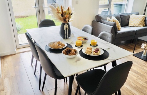 Taunton House | SA Today Firepool Cres Taunton (Fibre Wi-Fi & Netflix)!