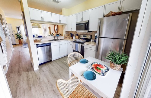 Sabal Harbour House | Sabal Key Haven - Townhome, WiFi, Heated Pool, Tennis, Near Beaches, Pet-Friendly, Ideal Relaxation!