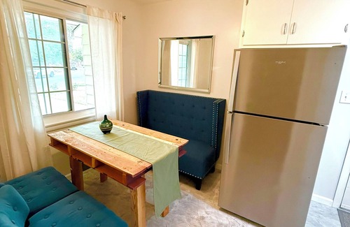 East Sacramento House | Sac River Retreat, Garage, Yard, Wi-Fi, 5 Star