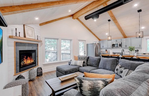 Center Conway House | Saco River Farmhouse, Riverfront Getaway in Conway! 10 Mins to Downtown!