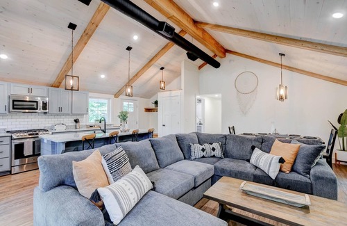 Center Conway House | Saco River Farmhouse, Riverfront Getaway in Conway! 10 Mins to Downtown!