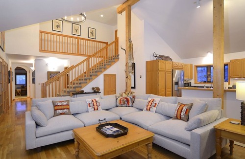 Crested Butte House | Saddlehorn Retreat/4 Bed Family Home less than Half a Mile to Skiing/Hot tub!