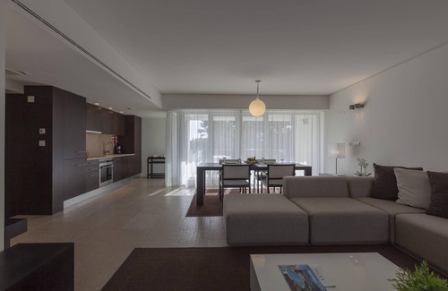 Carvalhal Hotel | Sado River Charm: 2 Studio Apartments w/Kitchens, Kid Friendly & Free Parking!
