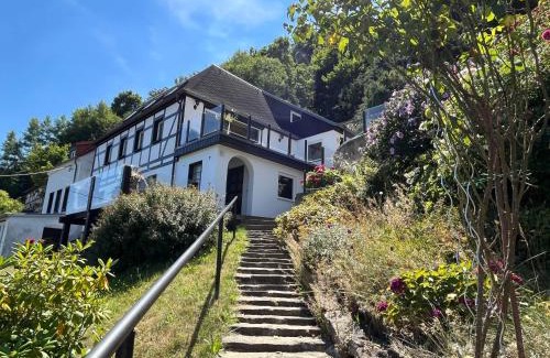 Konigstein an der Elbe Apartment | Saechsische-Schweiz-Ferienhaus-Wohnung-1-mit-Elbblick-Sauna-und-Kamin