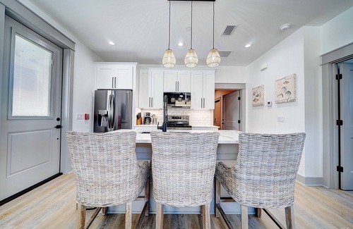 Crescent Beach House | Safari Street Stay - Steps 2 Beach! 2 units for 1 price! Sleep 16!