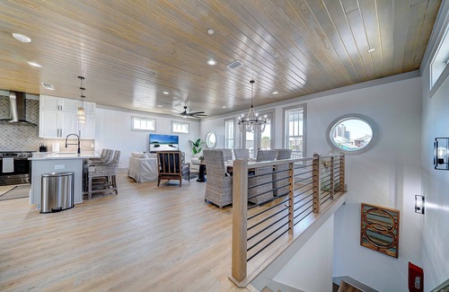 Crescent Beach House | Safari Street Stay - Steps 2 Beach! 2 units for 1 price! Sleep 16!