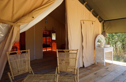 Le Champ-Saint-Pere House | Safari tent in a large location