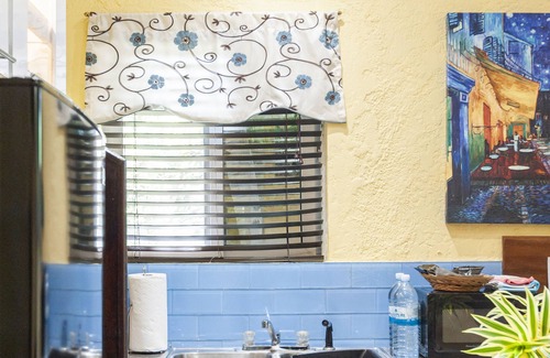 Nassau Apartment | Saffron Cottage is a cozy apt. attached to main house w/private entrance & deck.