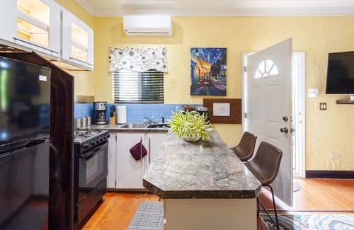 Nassau Apartment | Saffron Cottage is a cozy apt. attached to main house w/private entrance & deck.