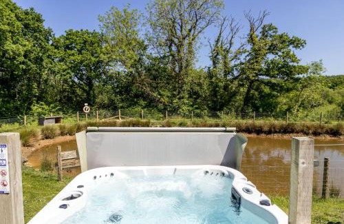 Lifton House | Saffron Lodge, 24 Roadford Lake Lodges
