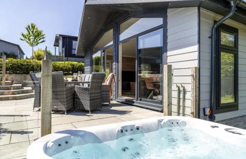 Lifton House | Saffron Lodge, 24 Roadford Lake Lodges